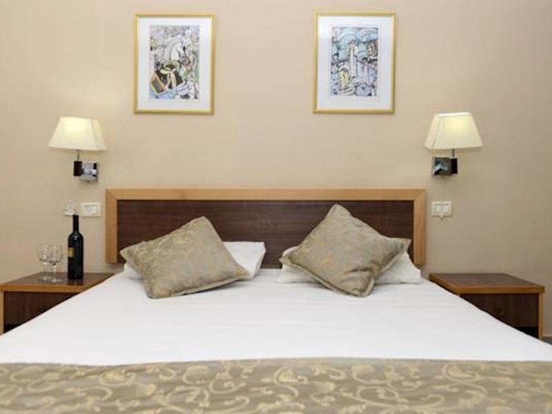 Nofim Hotel Тверия Экстерьер фото